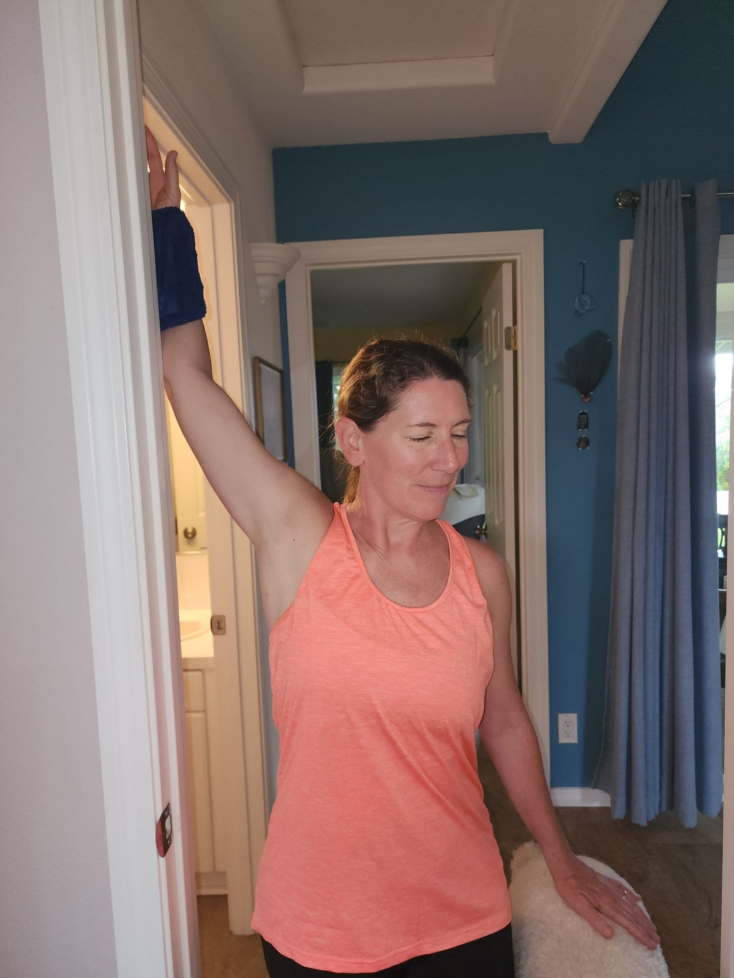 Low pectoral stretch, front view